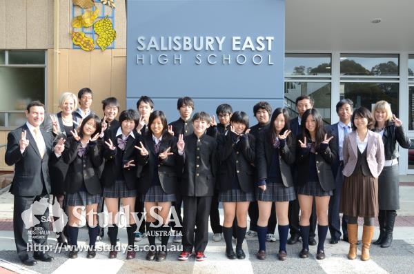 Adelaide Salisbury East Hig School 애들레이드.jpg